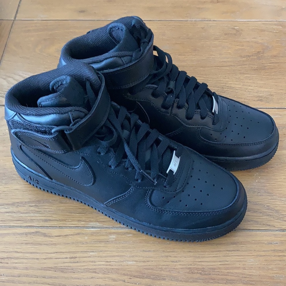 Nike Air Force 1 Mid ‘07 Men’s 9 IN BOX